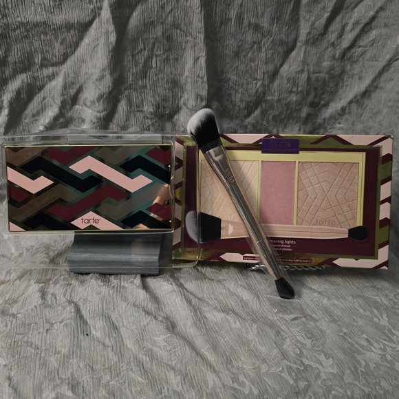 2PC Tarte Shimmering Lights Blush Palette & Brush Bundle BNIB holiday gift set - Picture 2 of 12